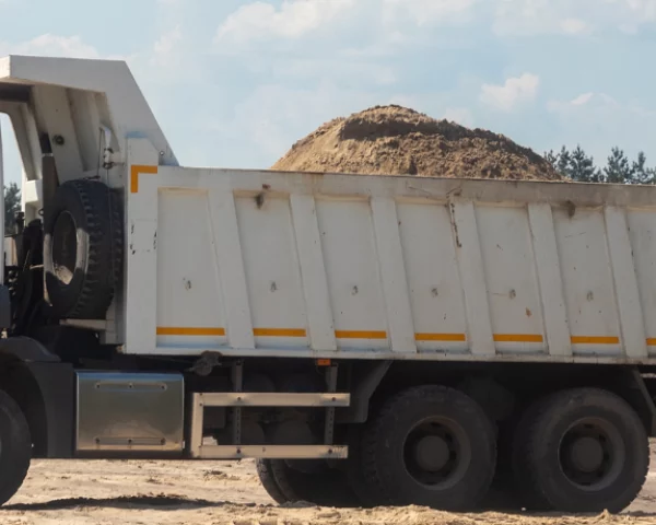 Transporte de materiais de construção: como funciona e quais as regras? 