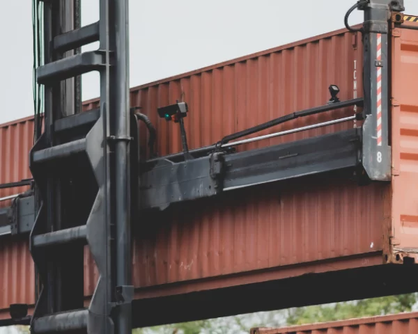 Carga conteinerizada: o que é e quem pode transportar? 